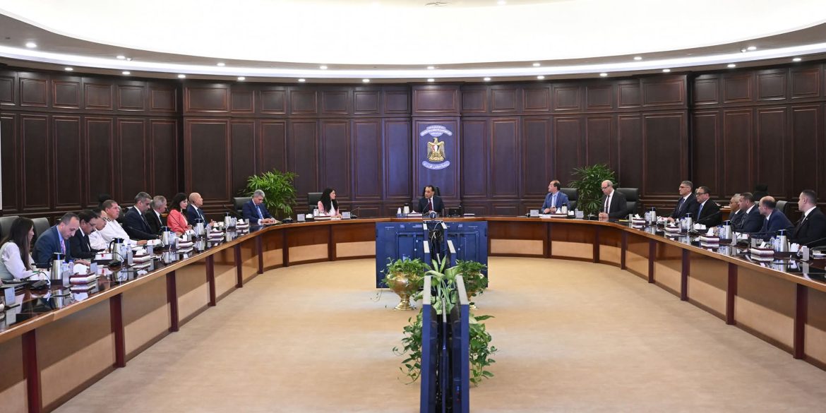 رئيس الوزراء يجتمع لتنظيم فعاليات احتفالية افتتاح المتحف المصري الكبير رئيس الوزراء يجتمع لتنظيم فعاليات احتفالية افتتاح المتحف المصري الكبير