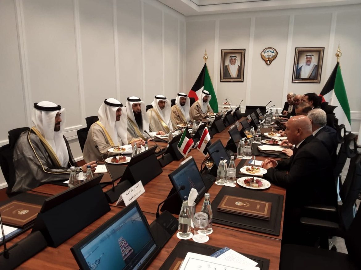 وزير النقل يبحث تنفيذ المشروعات التنموية التي تخطط لها الحكومة الكويتية
