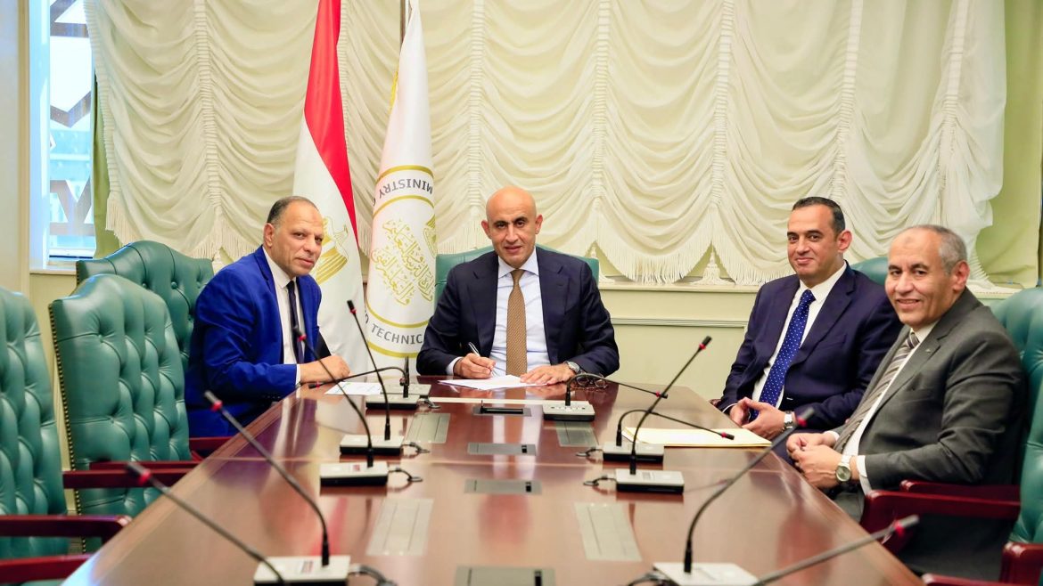 وزير التربية والتعليم يعتمد نتيجة امتحانات الثانوية العامة