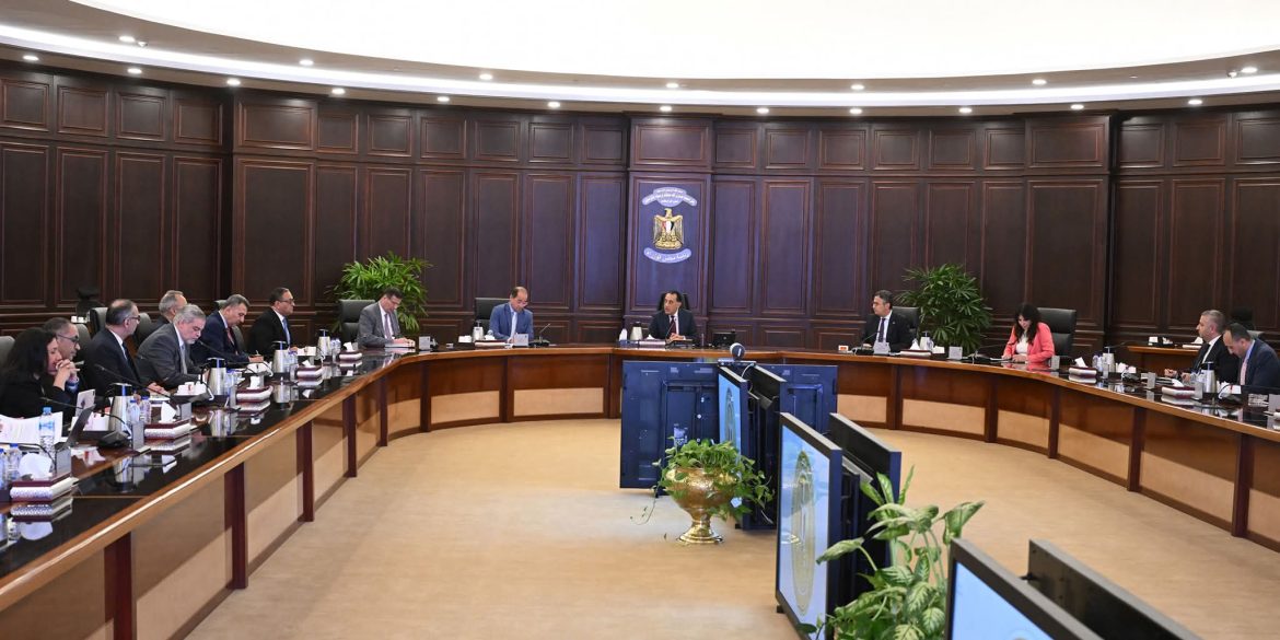رئيس الوزراء يتابع تنفيذ المركز العالمي لتخزين وتوريد وتجارة الحبوب والغلال