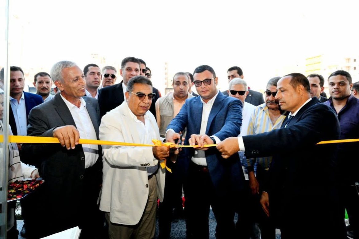 وزير الإسكان يفتتح مركز خدمة عملاء شركة مياه الشرب والصرف الصحي بمدينة نبروه وزير الإسكان يفتتح مركز خدمة عملاء شركة مياه الشرب والصرف الصحي بمدينة نبروه