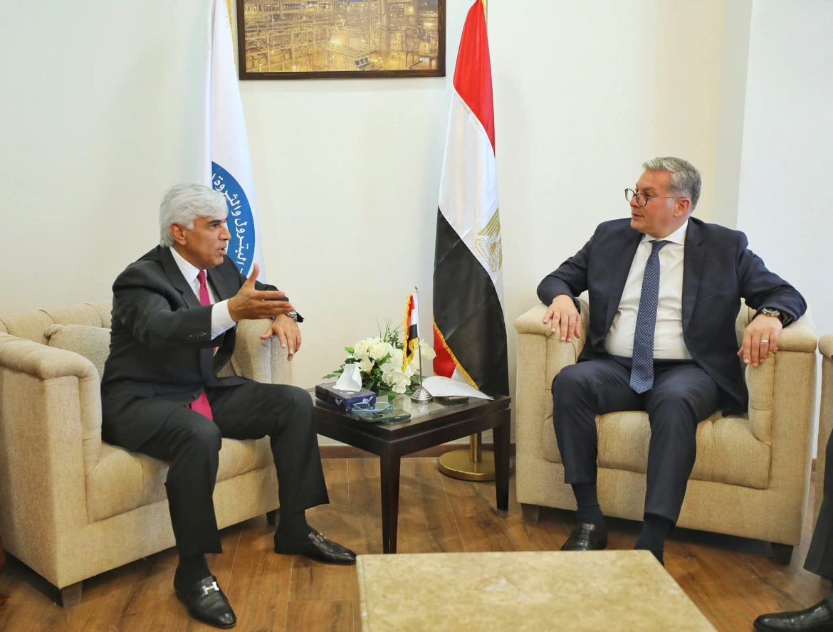 ▪︎ وزير البترول: توطين الصناعات المحلية يأتي في مقدمة أولويات الحكومة في المرحلة الحالية ▪︎ وزير البترول: توطين الصناعات المحلية يأتي في مقدمة أولويات الحكومة في المرحلة الحالية