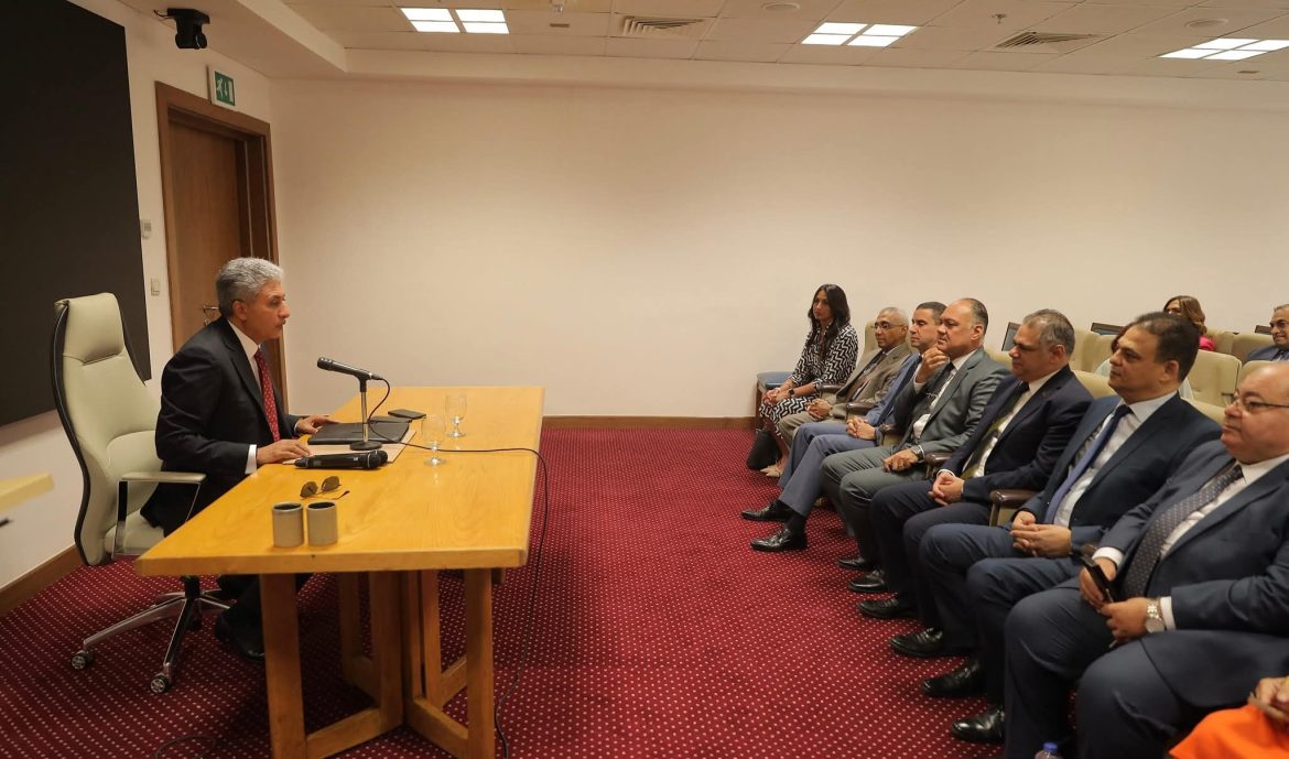 وزير السياحة يؤكد أهمية دور السفراء في تقديم صورة شاملة وحديثة عن مصر  وزير السياحة يؤكد أهمية دور السفراء في تقديم صورة شاملة وحديثة عن مصر
