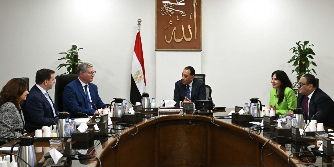 رئيس الوزراء يدعم استثمارات شركة شل العالمية ودفع مستحقات الشركاء الأجانب بقطاع البترول رئيس الوزراء يدعم استثمارات شركة شل العالمية ودفع مستحقات الشركاء الأجانب بقطاع البترول