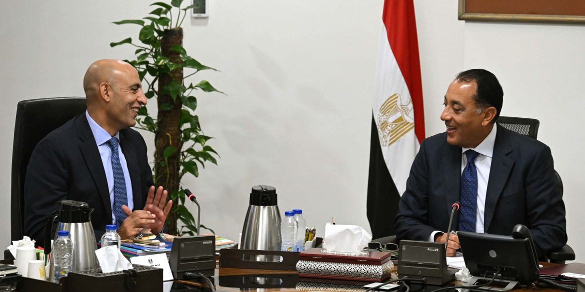 رئيس الوزراء يُتابع مع وزير التربية والتعليم عددًا من ملفات العمل رئيس الوزراء يُتابع مع وزير التربية والتعليم عددًا من ملفات العمل