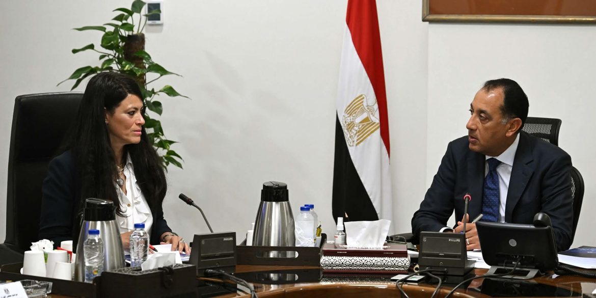 رئيس الوزراء يتابع مع وزيرة التخطيط استعدادات اطلاق السردية الوطنية للتنمية الاقتصادية رئيس الوزراء يتابع مع وزيرة التخطيط استعدادات اطلاق السردية الوطنية للتنمية الاقتصادية