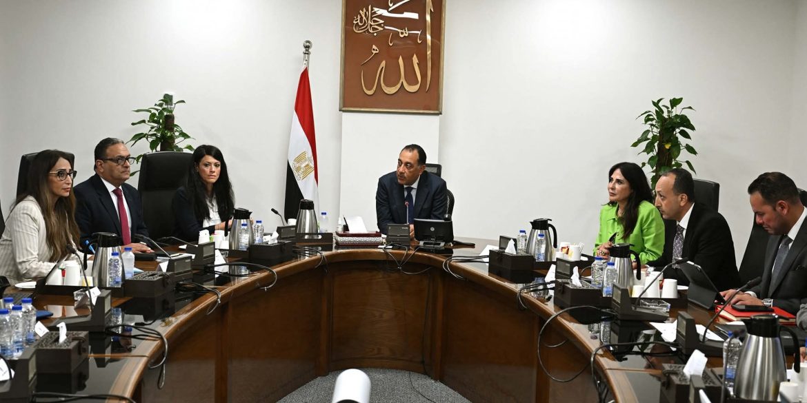 رئيس الوزراء يتابع تنفيذ وحدة مركزية لحصر ومتابعة وتنظيم الشركات المملوكة للدولة رئيس الوزراء يتابع تنفيذ وحدة مركزية لحصر ومتابعة وتنظيم الشركات المملوكة للدولة