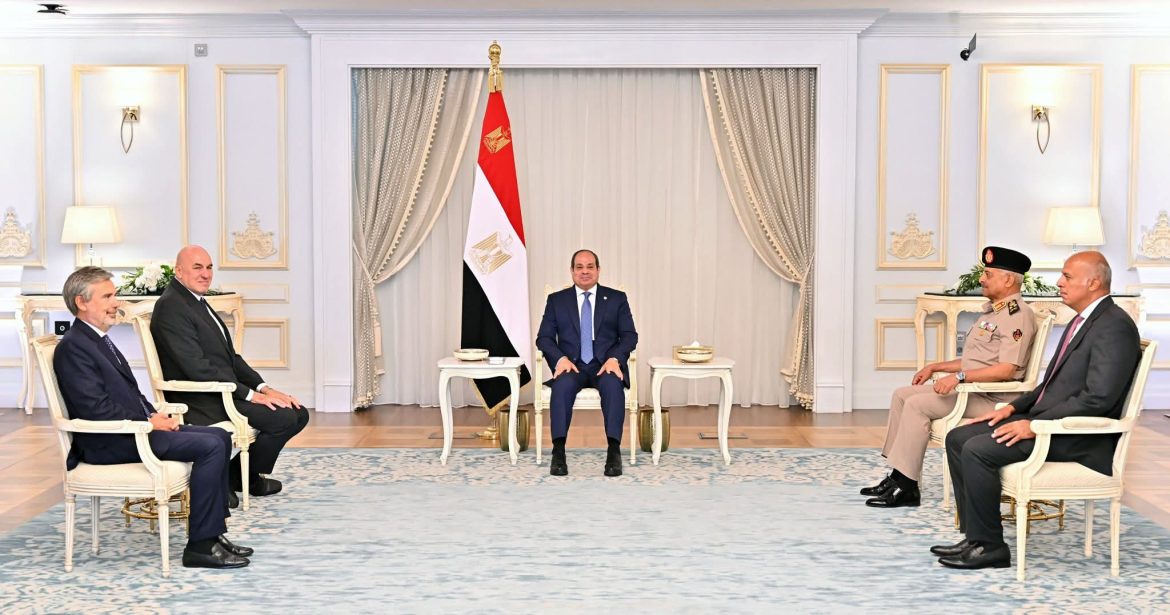 السيسي يبحث سبل تعزيز التعاون بين مصر وإيطاليا في مختلف المجالات السيسي يبحث سبل تعزيز التعاون بين مصر وإيطاليا في مختلف المجالات
