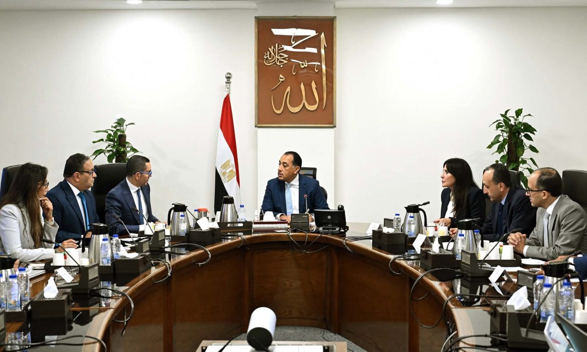 رئيس الوزراء يتابع مع وزير الاستثمار جهود تطوير منظومة الإفراج الجمركي رئيس الوزراء يتابع مع وزير الاستثمار جهود تطوير منظومة الإفراج الجمركي