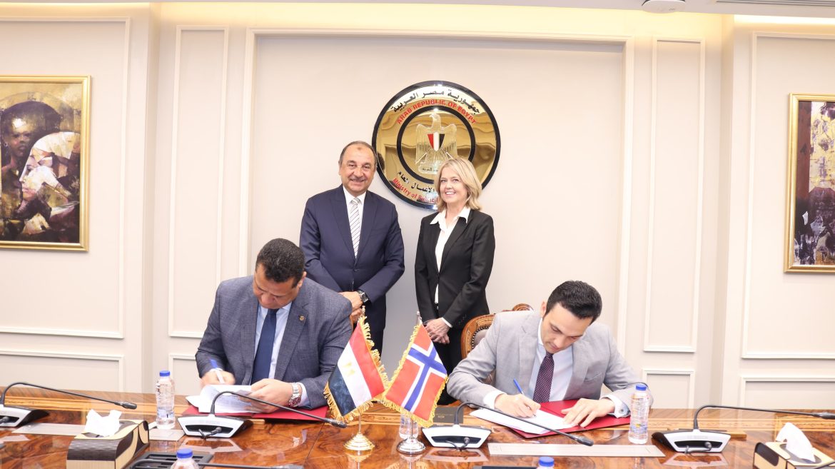 مصر للألومنيوم والمشروع التابعة لسكاتك توقعان اتفاقية بحضور وزير قطاع الأعمال