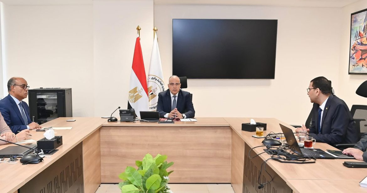 وزير الري: الاستفادة من الكفاءات المصرية المتميزة فى مجالات الترميم والعرض المتحفى وزير الري: الاستفادة من الكفاءات المصرية المتميزة فى مجالات الترميم والعرض المتحفى