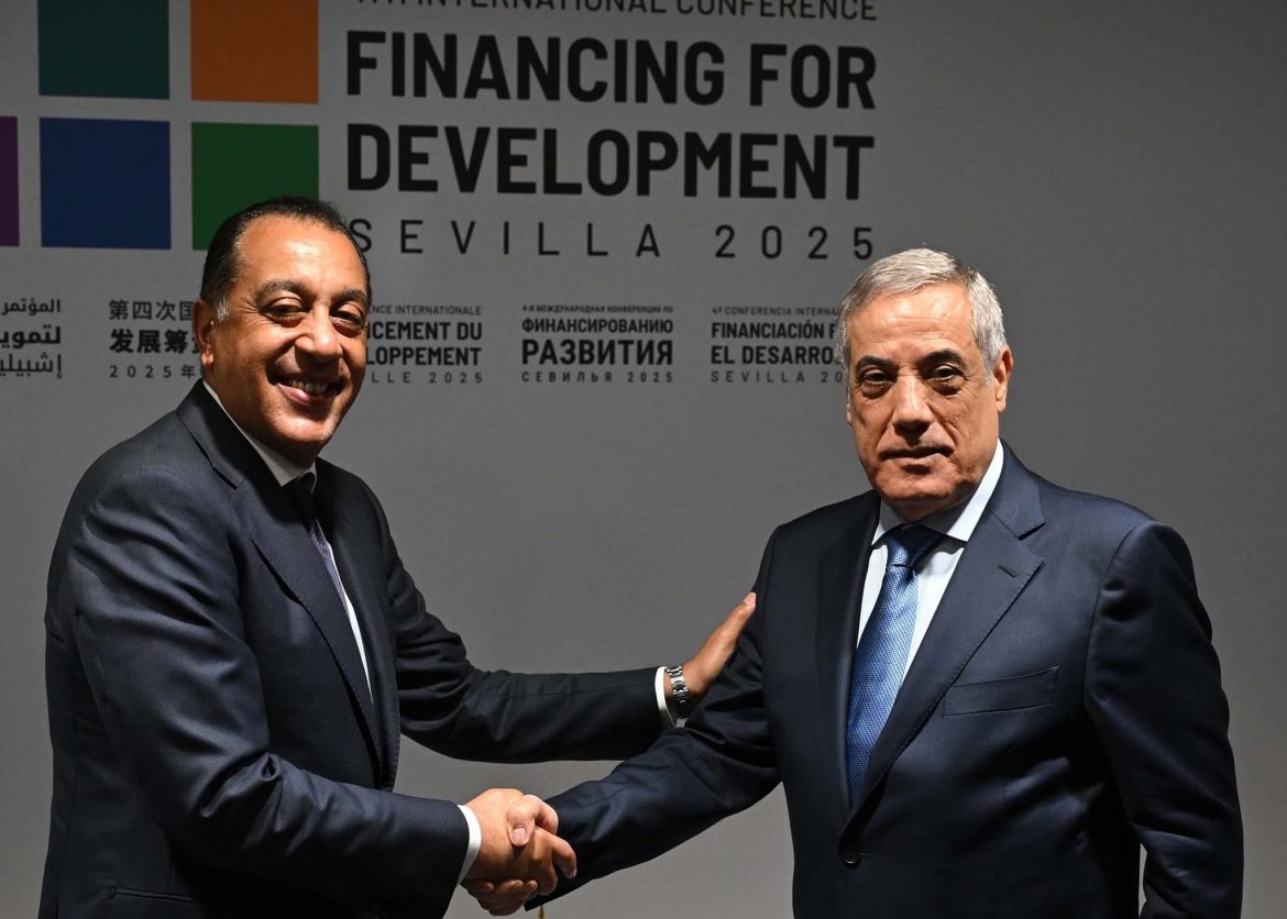 رئيس الوزراء يلتقى نظيره الجزائرى في مؤتمر الأمم المتحدة الرابع لتمويل التنمية