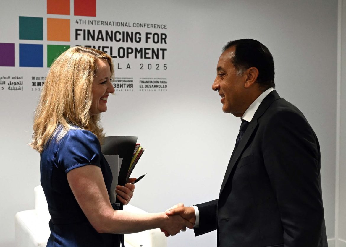 رئيس الوزراء يطلب تقديم الدعم اللازم من قبل المجتمع الدولي لمصر في ضوء الأعباء الملقاة على عاتقها