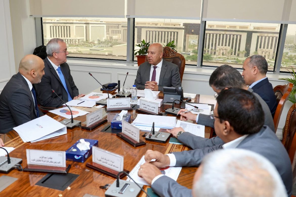 وزير الصناعة يلتقي نائب رئيس شركة الستوم الفرنسية العالمية لمتابعة الموقف التفيذيلعدد من المشروعات المشتركة