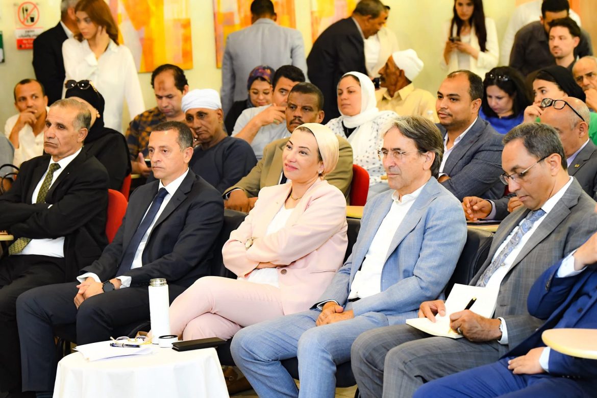 وزيرة البيئة: استمرار تقديم الدعم والمساعدة لفلاحى مصر فيما يخص شهادات الكربون وزيرة البيئة: استمرار تقديم الدعم والمساعدة لفلاحى مصر فيما يخص شهادات الكربون