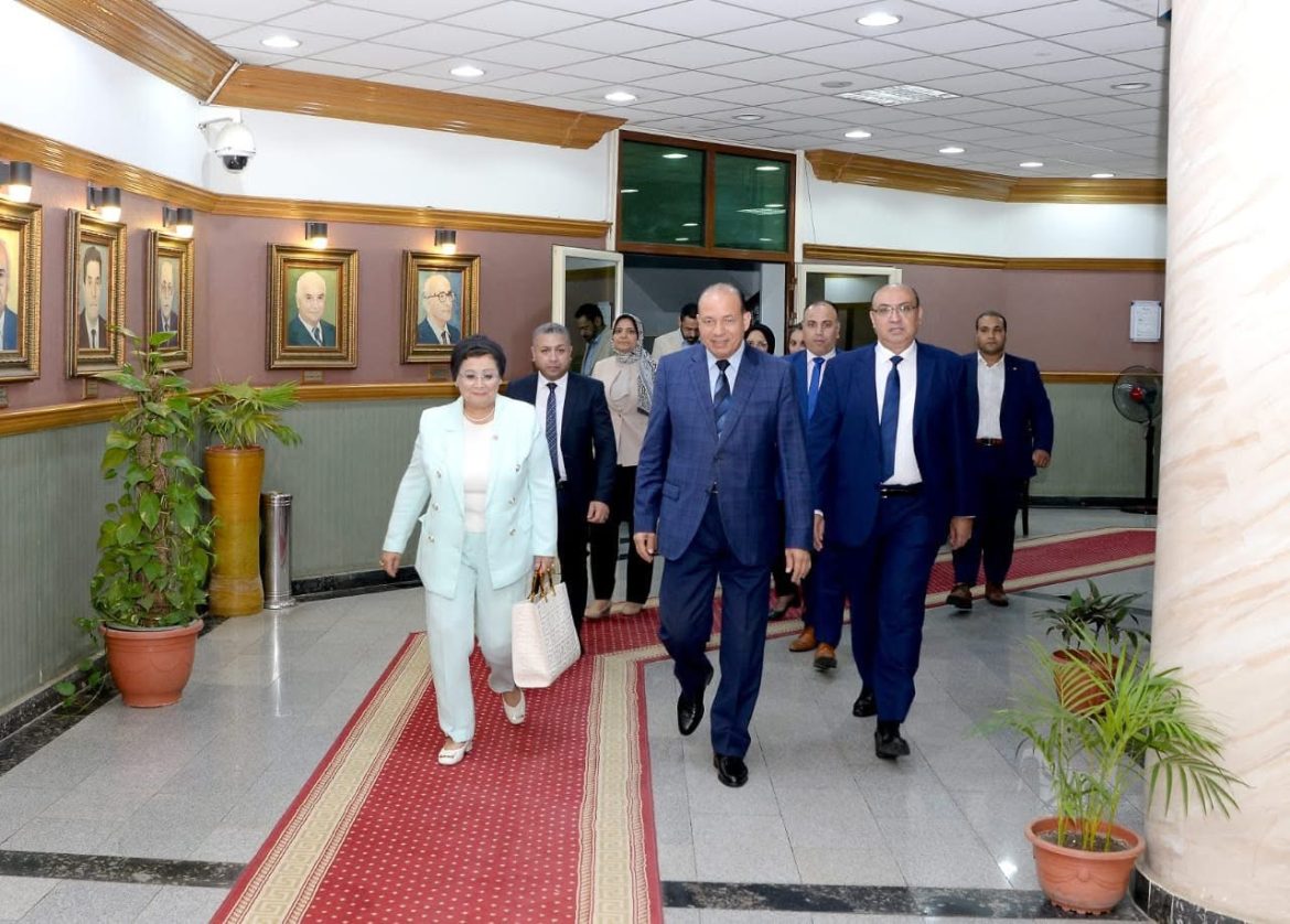 نائب وزير الصحة تبحث تعزيز دور الشراكة مع جامعة المنصورة لتنفيذ الخطة العاجلة للسكان والتنمية