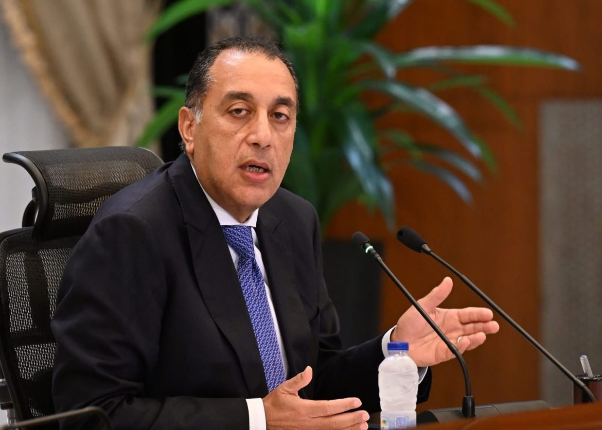 رئيس الوزراء يقبل استقالة وزيرة البيئة ويكلف وزيرة التنمية المحلية بالقيام بمهام وزير البيئة مؤقتاً