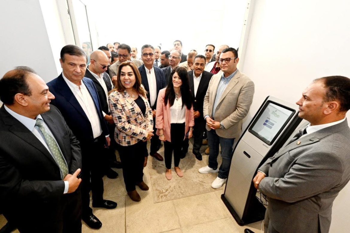 وزير الإسكان: افتتاح المركز التكنولوجي لخدمة المواطنين يأتي في إطار تنفيذ استراتيجية الدولة للتحول الرقمي وتقديم الخدمات الحكومية للمواطنين