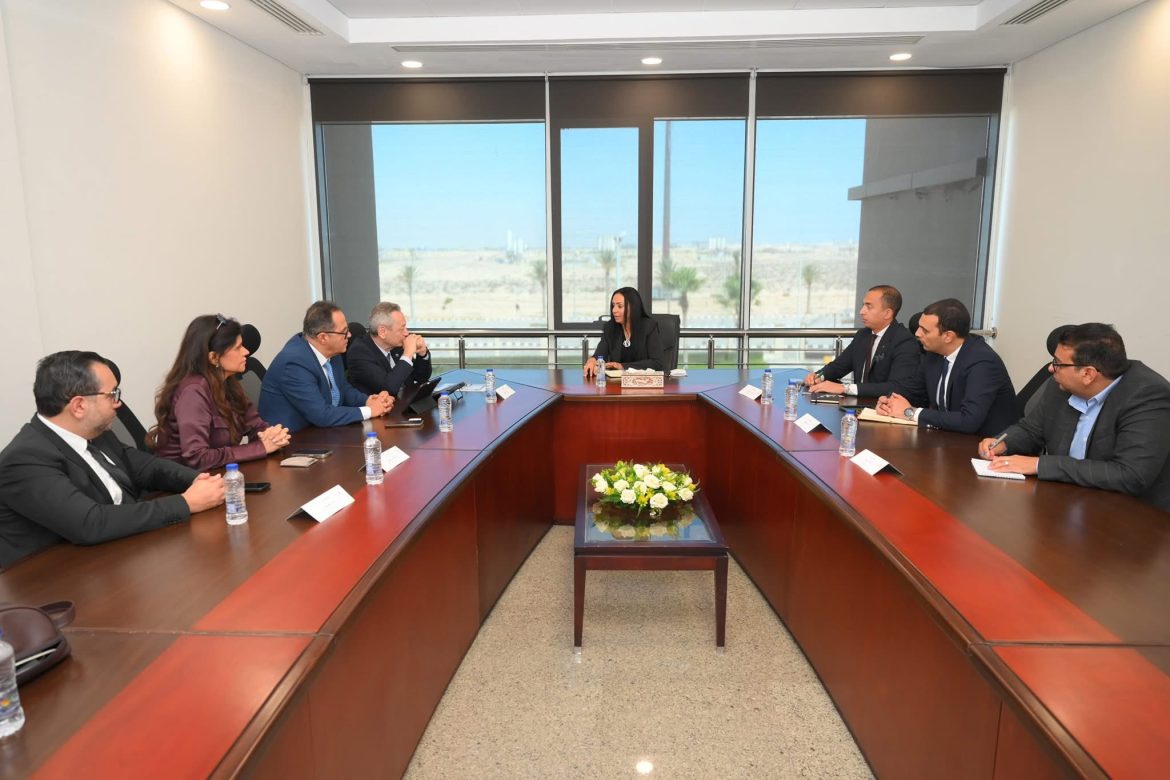 وزيرة التضامن الاجتماعي تلتقي رئيس جمعية رجال أعمال إسكندرية لبحث التعاون في مجالات التمكين الاقتصادي للأسر الأكثر احتياجًا