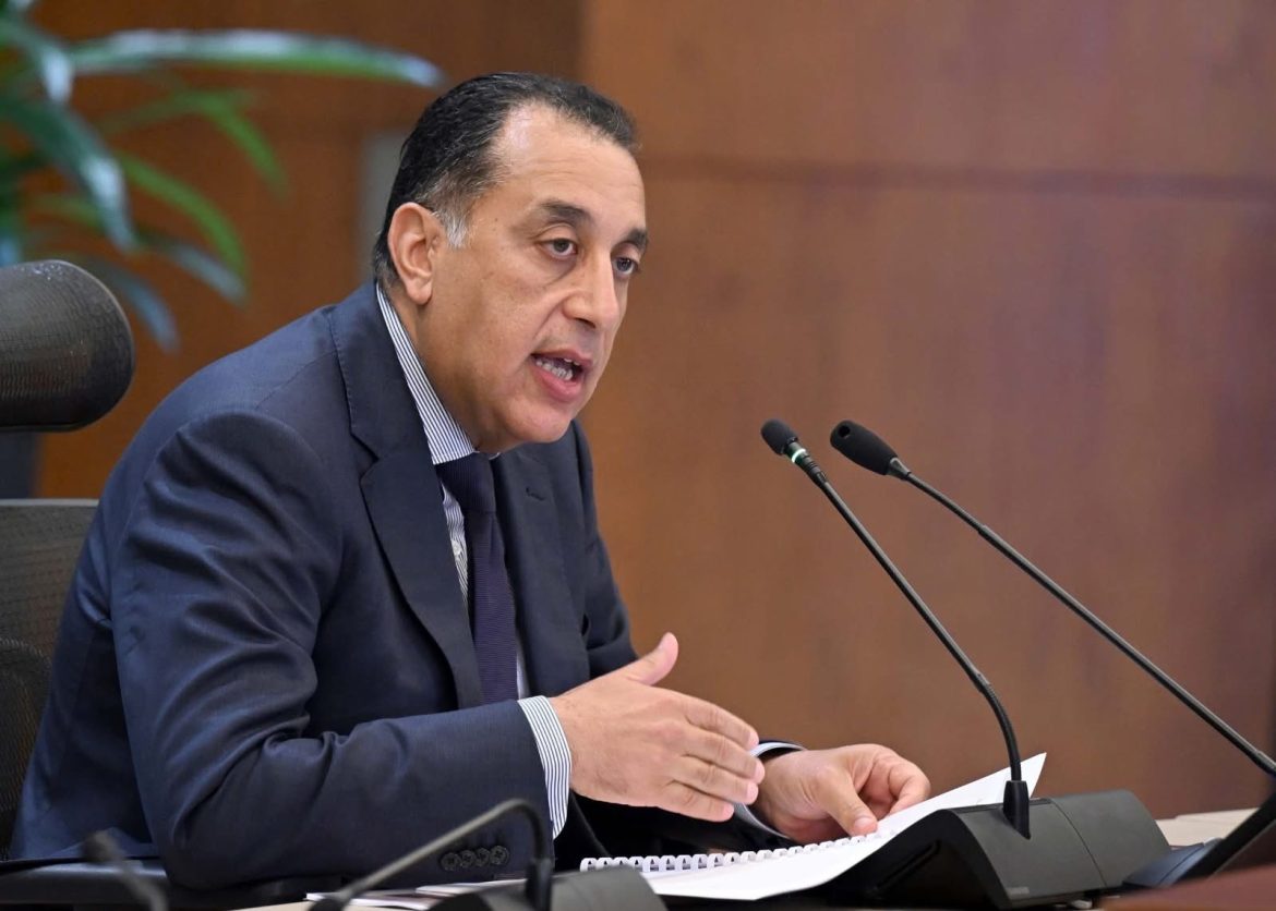 رئيس الوزراء يتابع مستجدات تقدم الأعمال الخاصة بتجهيز وربط وحدات التغييز