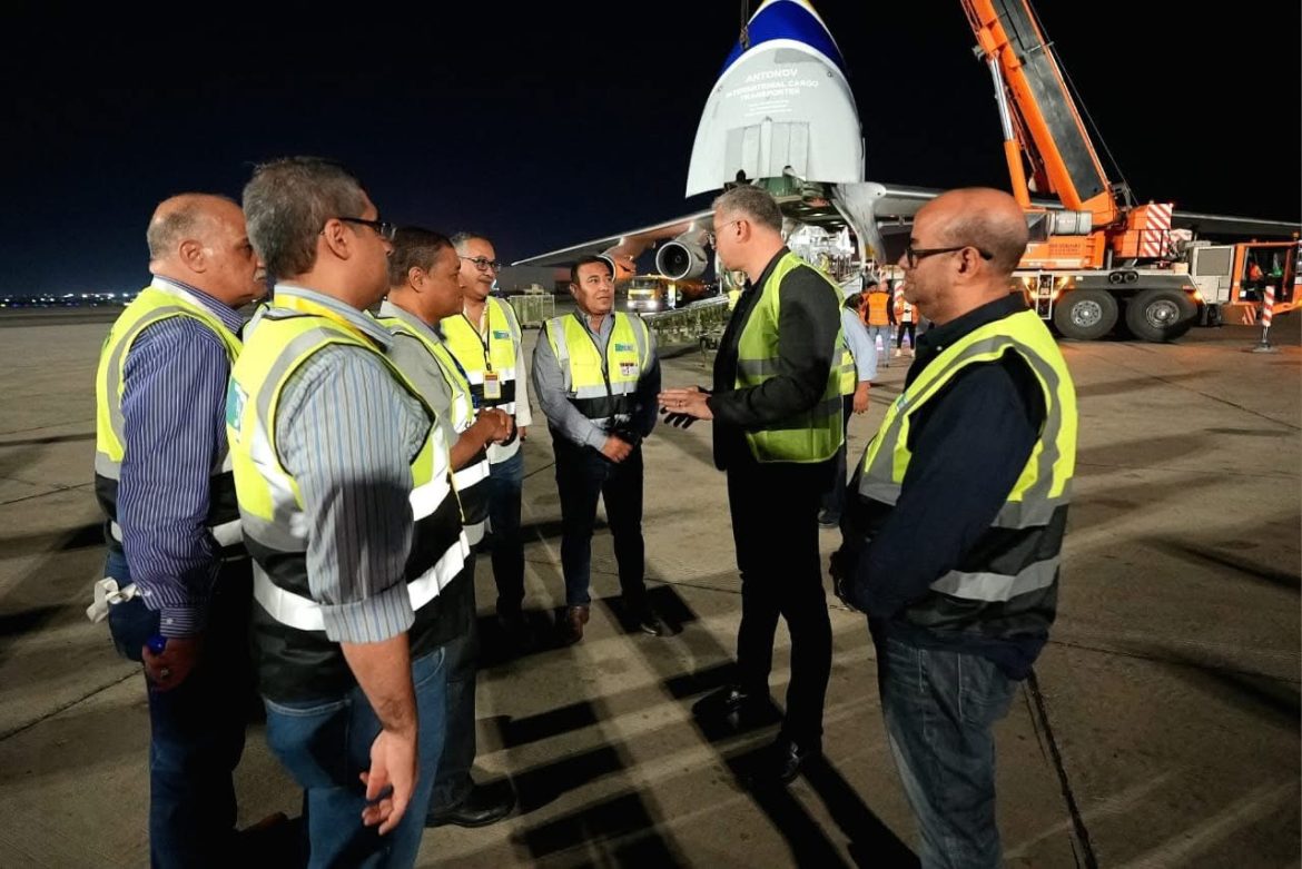 وزير البترول يشهد وصول ذراع التحميل البحري الأخير (Loading Arm) إلى مطار القاهرة