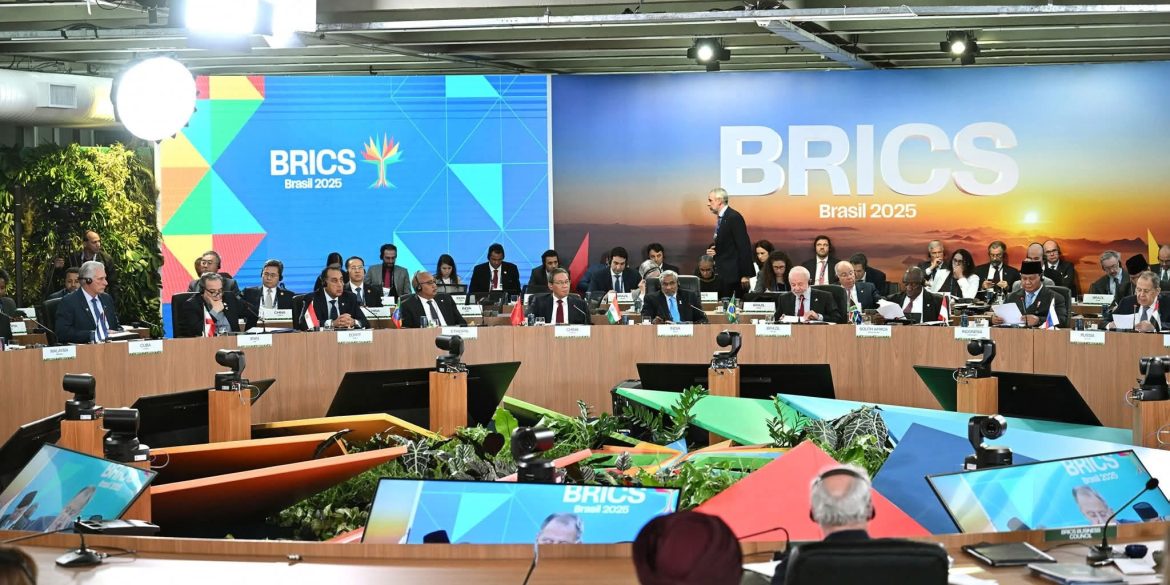 رئيس الوزراء يلتقي رئيس جمهورية الأوروجواي خلال مشاركته في النسخة ال17 لقمة مجموعة "بريكس"