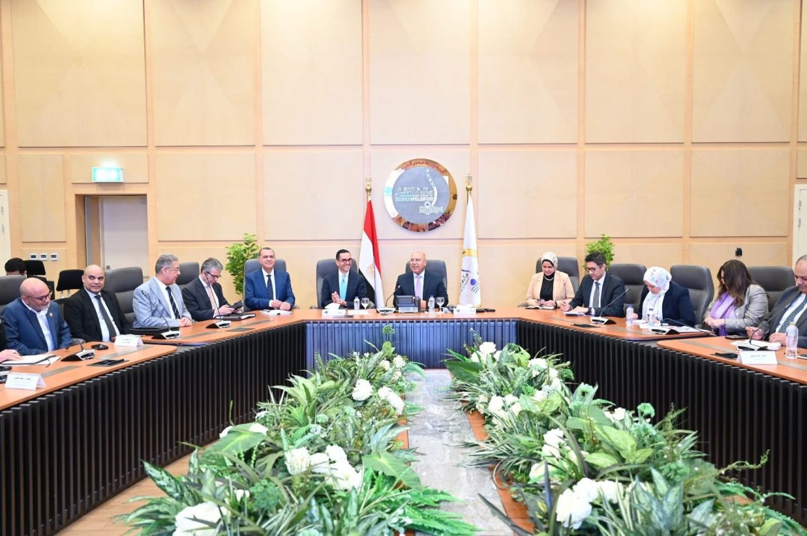 وزير الصناعة: دعوة رابطة مصنعي السيارات ومصنعي الصناعات المغذية لزيادة المكون المحلي والقيمة المضافة