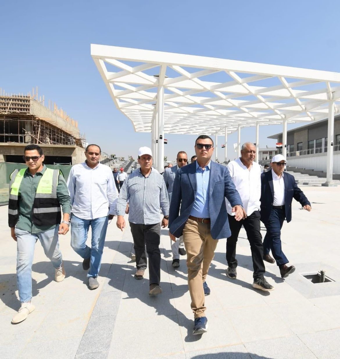 وزير الإسكان يتفقد المنطقة الاستثمارية ومشروع الأرينا بحدائق "تلال الفسطاط"