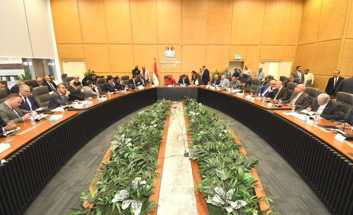 وزير الإسكان يؤكد أهمية التواصل والتكامل بين السلطتين التنفيذية والتشريعية لتحقيق مصلحة الوطن والمواطنين