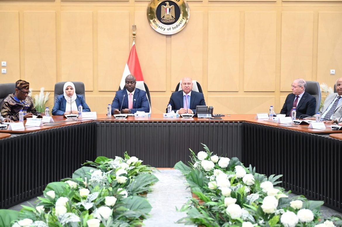 وزير الصناعة: الشركات المصرية على استعداد تام لتنفيذ مختلف مشروعات البنية التحتية في سيراليون خاصة لما تتمتع به من إمكانات وخبرة كبيرة