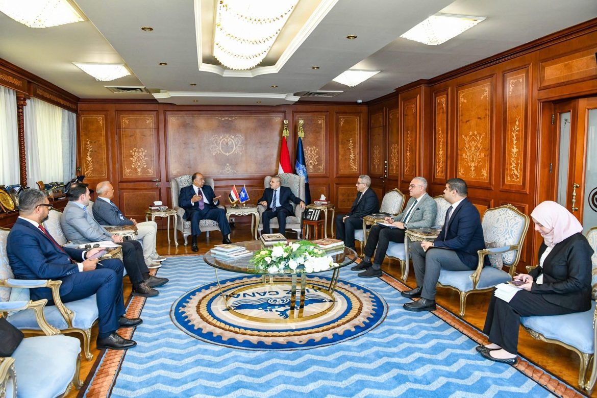 رئيس هيئة قناة السويس يبحث مع الخط الملاحي التركي ALCOR زيادة رحلاته عبر قناة السويس