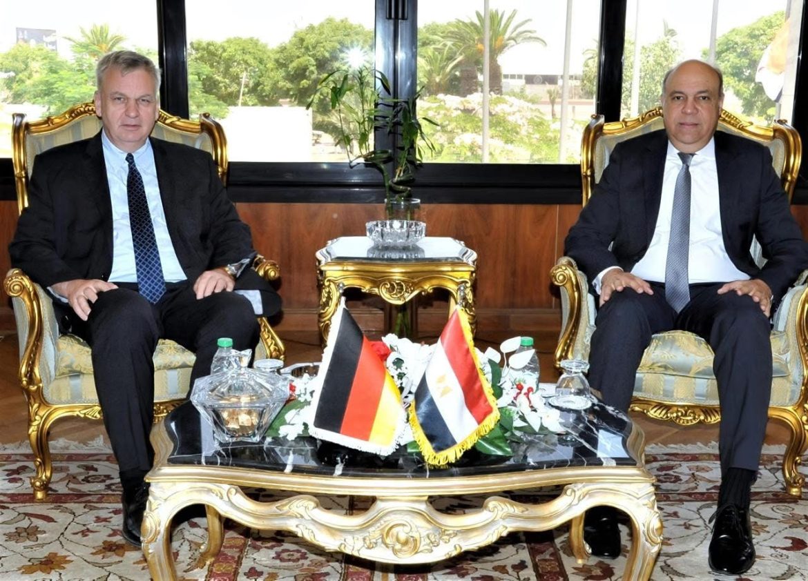 الطيران المدني: نُولي أهمية كبيرة للشراكة مع القطاع الخاص والاستفادة من الخبرات العالمية في تطوير المطارات