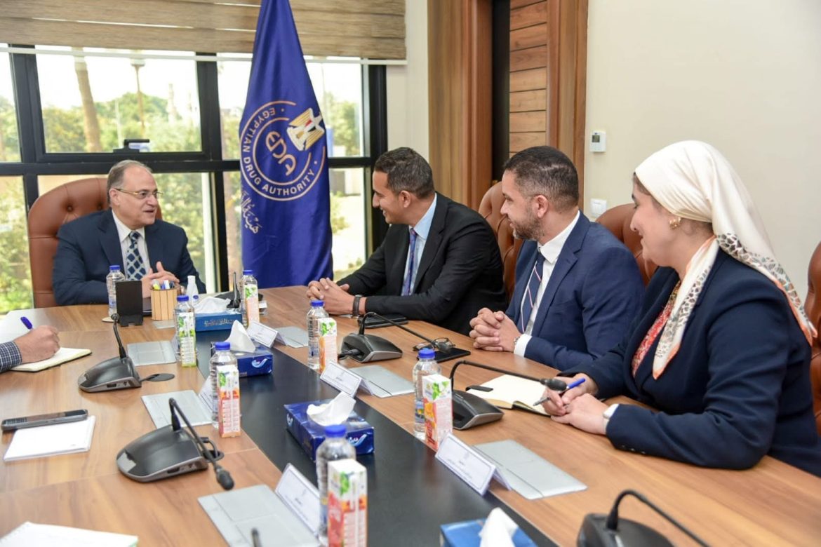 رئيس هيئة الدواء  يعقد اجتماعاً مع شركة «ساندوز» لبحث فرص الاستثمار وتوطين صناعة الأدوية رئيس هيئة الدواء يعقد اجتماعاً مع شركة «ساندوز» لبحث فرص الاستثمار وتوطين صناعة الأدوية