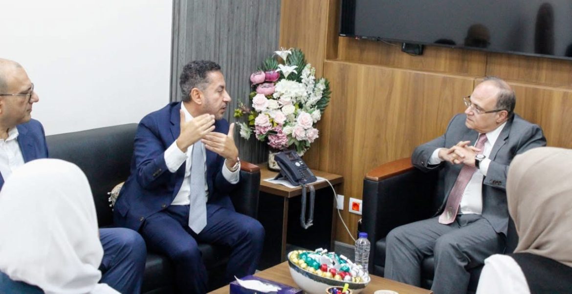 هيئة الدواء تبحث مع “هاليون” العالمية آليات التوسع فى التصنيع المحلي وتعزيز التصدير هيئة الدواء تبحث مع "هاليون" العالمية آليات التوسع فى التصنيع المحلي وتعزيز التصدير