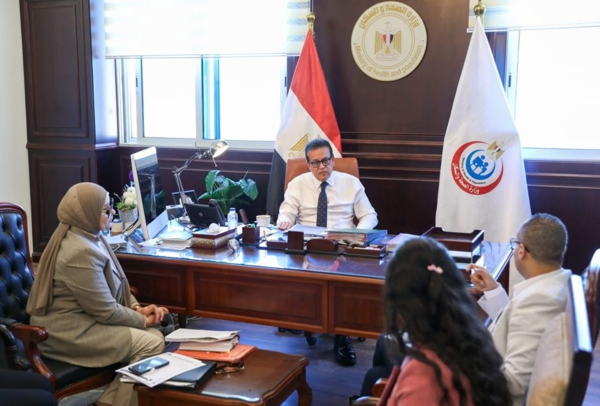 وزير الصحة يعقد اجتماعًا لمتابعة مستجدات العمل بمنظومة خدمات نقل الدم القومية