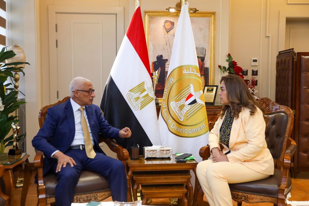 وزيرة التنمية المحلية تتابع مع محافظ شمال سيناء مشروعات الخطة الاستثمارية فى العام المالي الجديد وزيرة التنمية المحلية تتابع مع محافظ شمال سيناء مشروعات الخطة الاستثمارية فى العام المالي الجديد