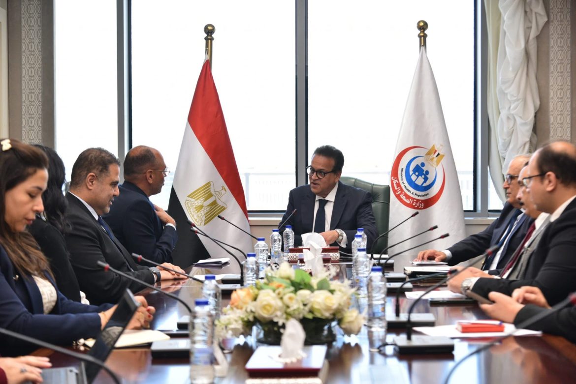 وزير الصحة يبحث مع وفد شركة «جونسون آند جونسون» سبل تعزيز التعاون في القطاع الصحي