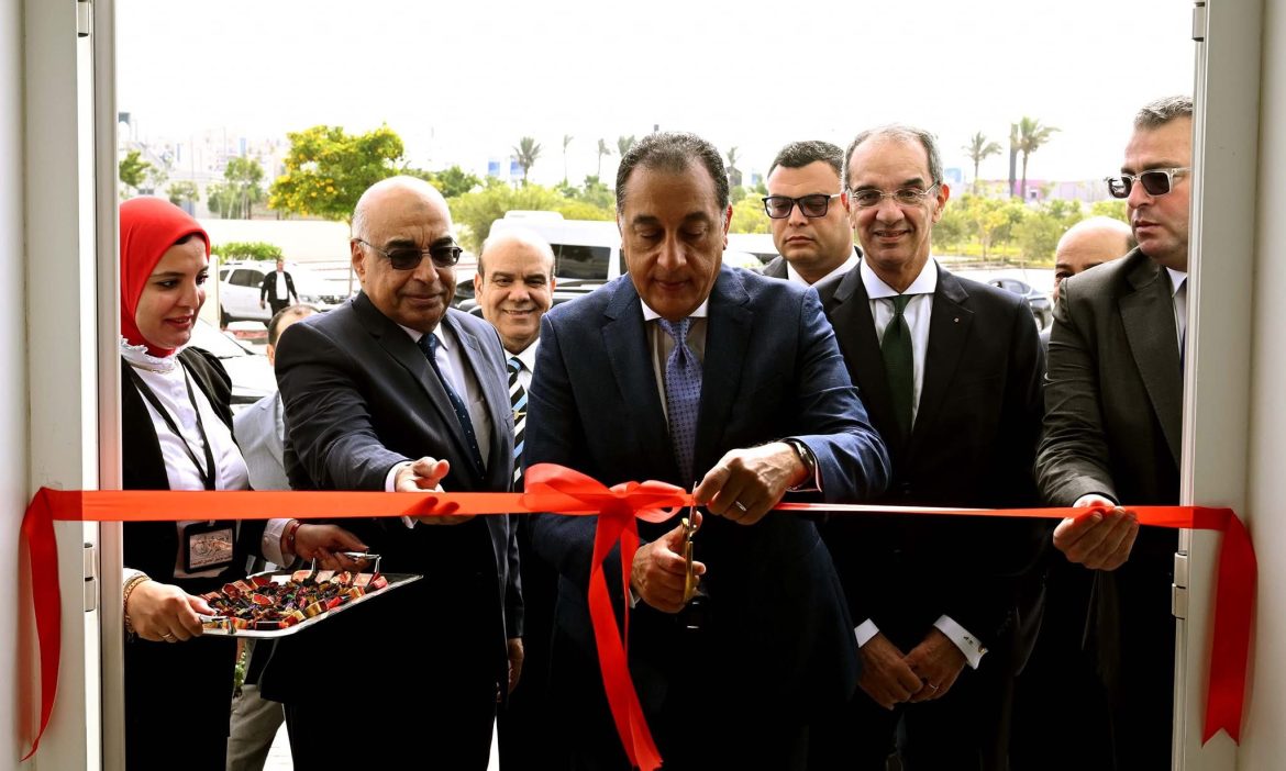 رئيس الوزراء يفتتح مجمع الشهر العقارى والتوثيق بمدينة العلمين الجديدة رئيس الوزراء يفتتح مجمع الشهر العقارى والتوثيق بمدينة العلمين الجديدة