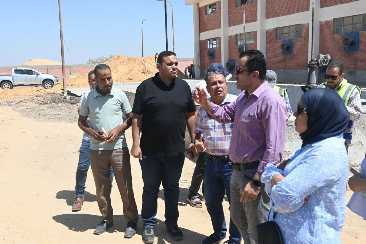 وزير الإسكان يتابع تطوير منظومة الصرف الصناعي ورفع كفاءة المناطق الصناعية بالعاشر من رمضان