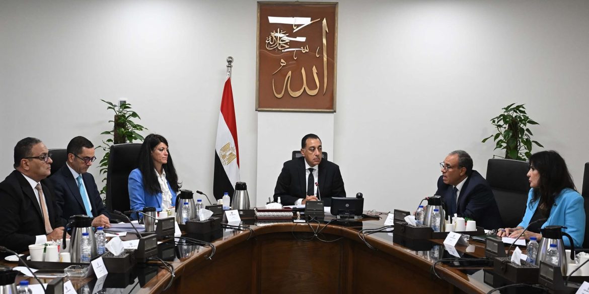 رئيس الوزراء يتابع جهود دعم وتعزيز أوجه التعاون الاقتصادي المصري الأمريكي رئيس الوزراء يتابع جهود دعم وتعزيز أوجه التعاون الاقتصادي المصري الأمريكي