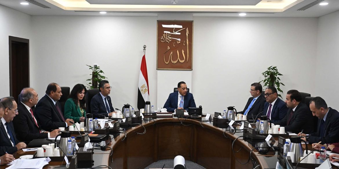 رئيس الوزراء يتابع جهود تطوير قطاع صناعة السكر في مصر وتعزيز الإنتاج المحلي