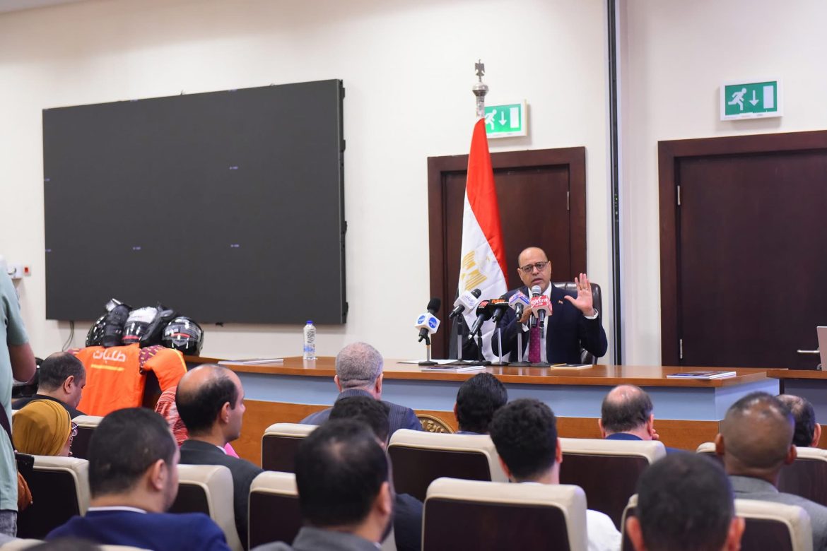 وزير العمل يعقد مؤتمرًا صحفيًا لإطلاق حملة “سلامتك تِهمنا” لحماية “عمال الدليفري” وزير العمل يعقد مؤتمرًا صحفيًا لإطلاق حملة "سلامتك تِهمنا" لحماية "عمال الدليفري"