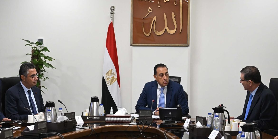 رئيس الوزراء يستعرض موقف توافر الأسمدة الزراعية ومنظومة حوكمة تداولها