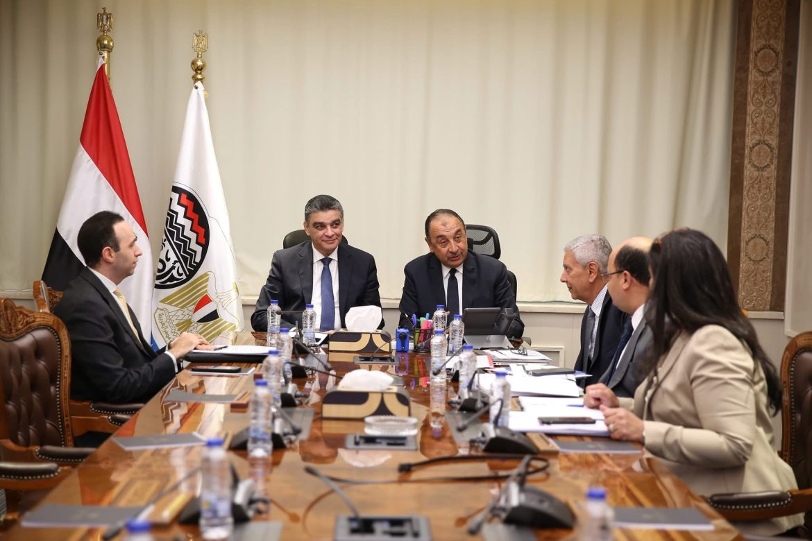 وزير قطاع الأعمال: حريصون على تعزيز التكامل مع هيئة الشراء الموحد لتلبية احتياجات السوق المحلي من الأدوية والمستلزمات