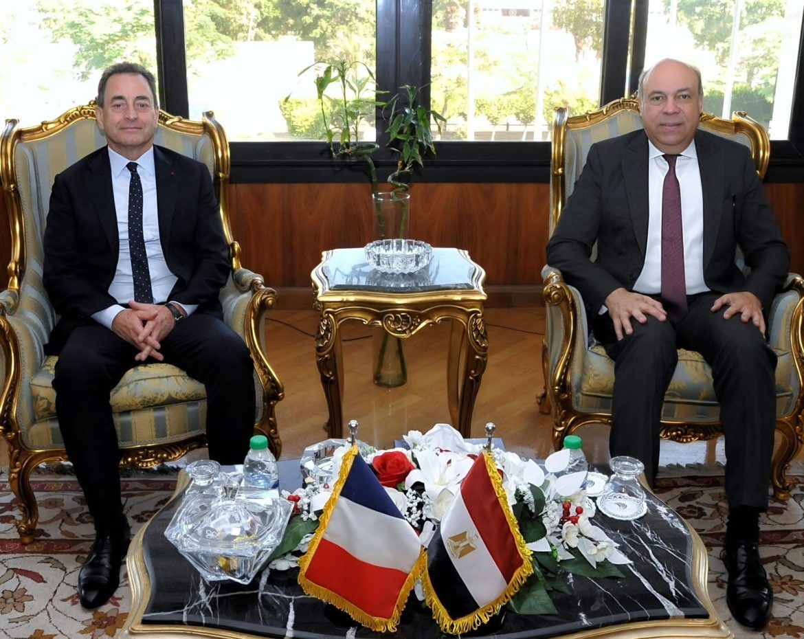 وزير الطيران المدني: المشاركة في معرض باريس أتاحت فرصًا واسعة للشراكة ونقل التكنولوجيا