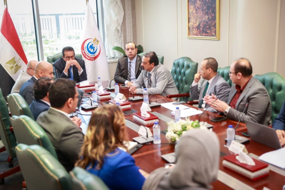 وزير الصحة يعقد اجتماعًا مع ممثل منظمة الصحة العالمية في مصر لبحث التعاون في القطاع الصحي