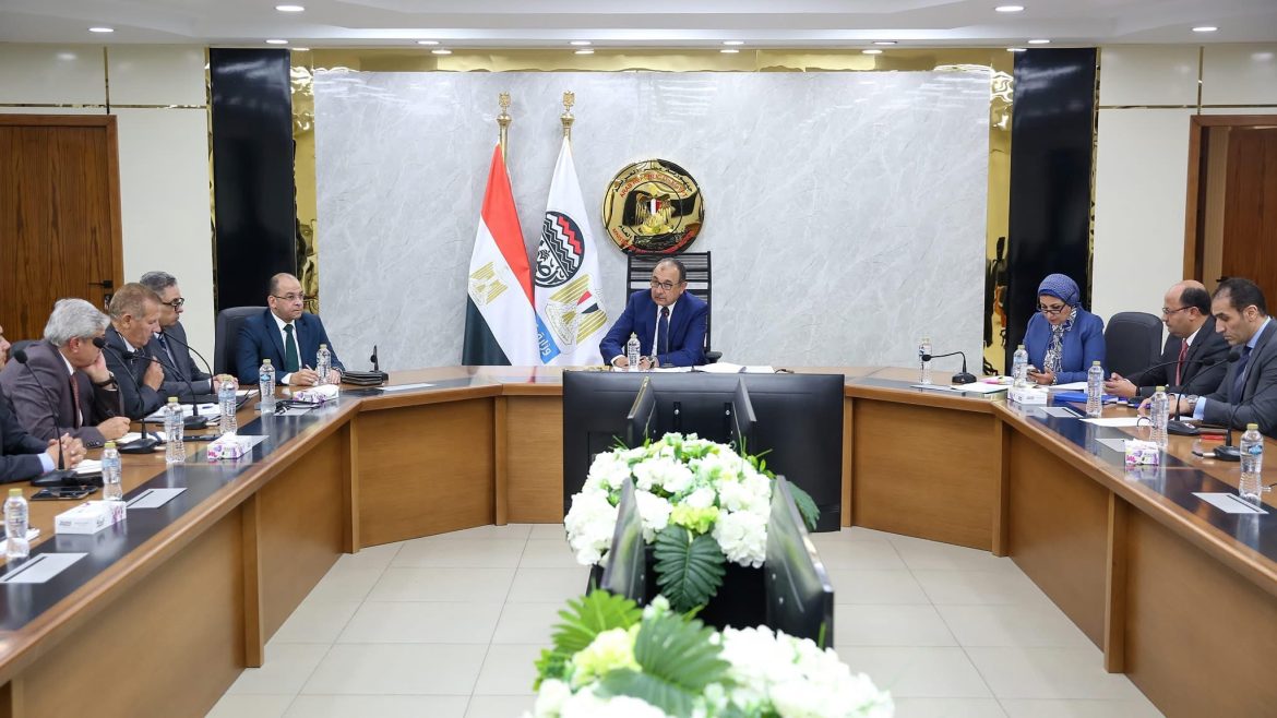 وزير قطاع الأعمال العام يجتمع بمجلس إدارة شركة النصر للإسكان والتعمير بتشكيله الجديد وزير قطاع الأعمال العام يجتمع بمجلس إدارة شركة النصر للإسكان والتعمير بتشكيله الجديد