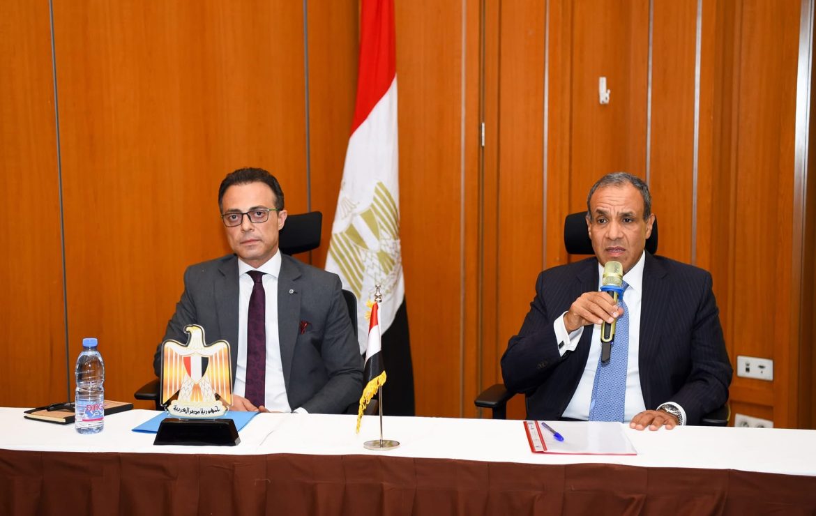 وزير الخارجية يلتقي بالجالية المصرية في مالي وزير الخارجية يلتقي بالجالية المصرية في مالي