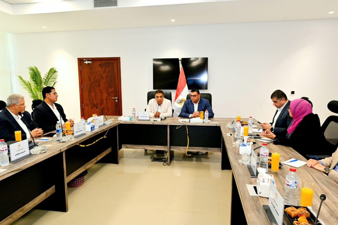 وزير الإسكان ومحافظ الدقهلية يتابعان الموقف التنفيذي لمشروعات مدينة المنصورة الجديدة وزير الإسكان ومحافظ الدقهلية يتابعان الموقف التنفيذي لمشروعات مدينة المنصورة الجديدة