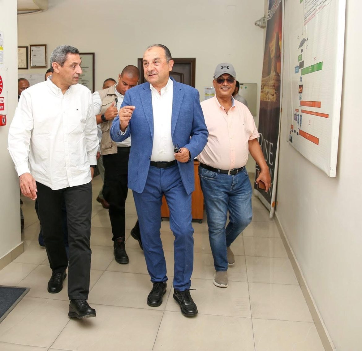 وزير قطاع الأعمال العام يتفقد الشركة المصرية لبلوكات الأنود بالعين السخنة وزير قطاع الأعمال العام يتفقد الشركة المصرية لبلوكات الأنود بالعين السخنة